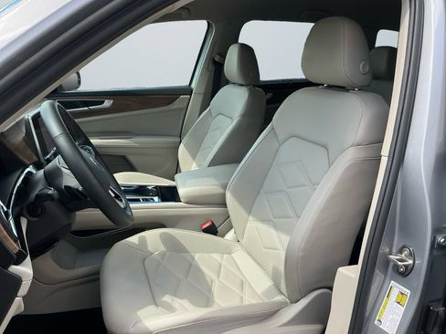 Used 2024 Volkswagen Atlas SE AWD/4WD image 10