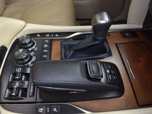 Used 2017 Lexus LX 570 4WD image 28