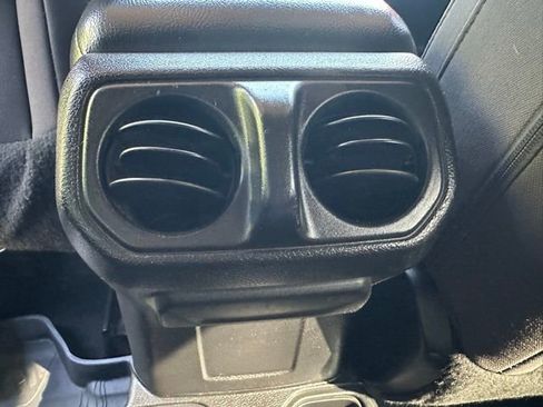 Used 2018 Jeep Wrangler Sport AWD/4WD image 28