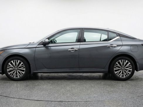 Used 2025 Nissan Altima 2.5 SV FWD image 5