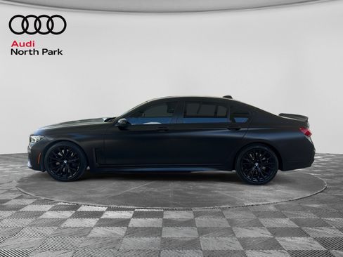 Used 2022 BMW 740i w/ M Sport Package RWD image 2