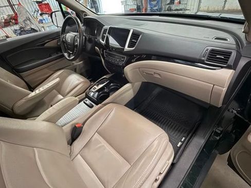 Used 2017 Honda Pilot Touring image 19