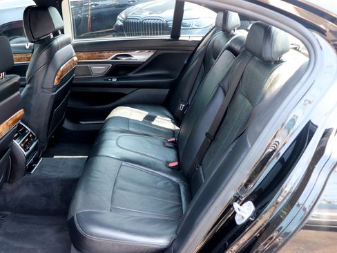 Used 2018 BMW 740i xDrive 740i xDrive Sedan image 12