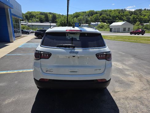Used 2023 Jeep Compass Latitude AWD/4WD image 6