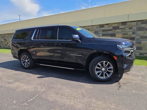 Used 2023 Chevrolet Suburban LS AWD/4WD image 3
