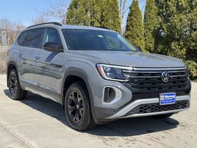 New 2025 Volkswagen Atlas Peak Edition SE
