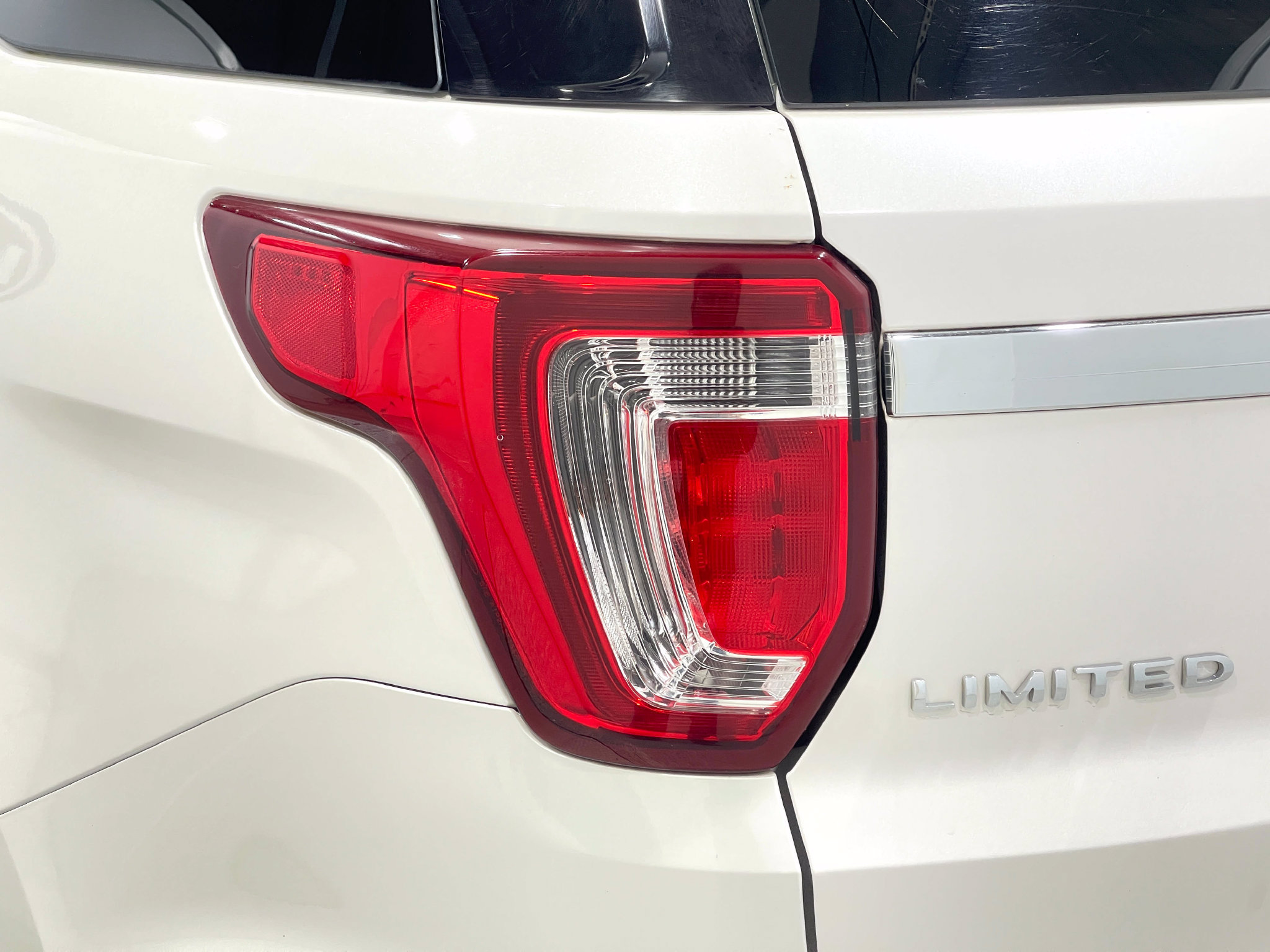Used 2017 Ford Explorer Limited AWD/4WD image 35
