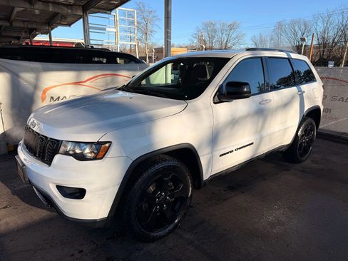 Used 2018 Jeep Grand Cherokee Laredo image 8