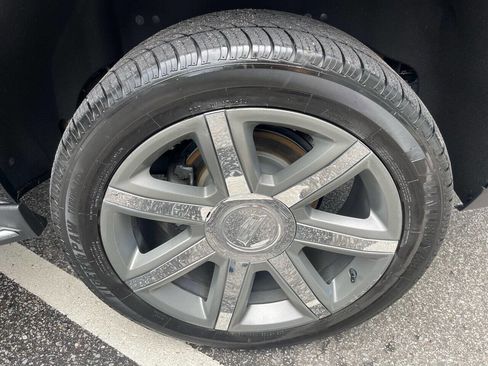 Used 2018 Cadillac Escalade ESV Premium Luxury image 40