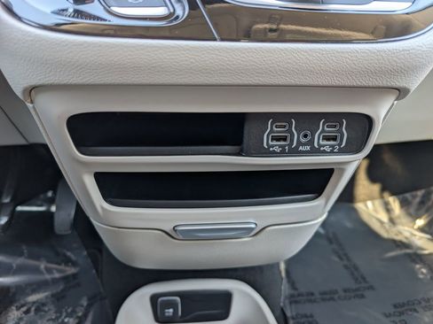 Used 2024 Chrysler Pacifica Touring-L image 28