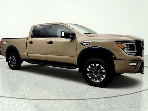 Used 2022 Nissan Titan PRO-4X AWD/4WD image 3