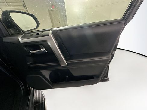 Used 2018 Toyota 4Runner SR5 image 31