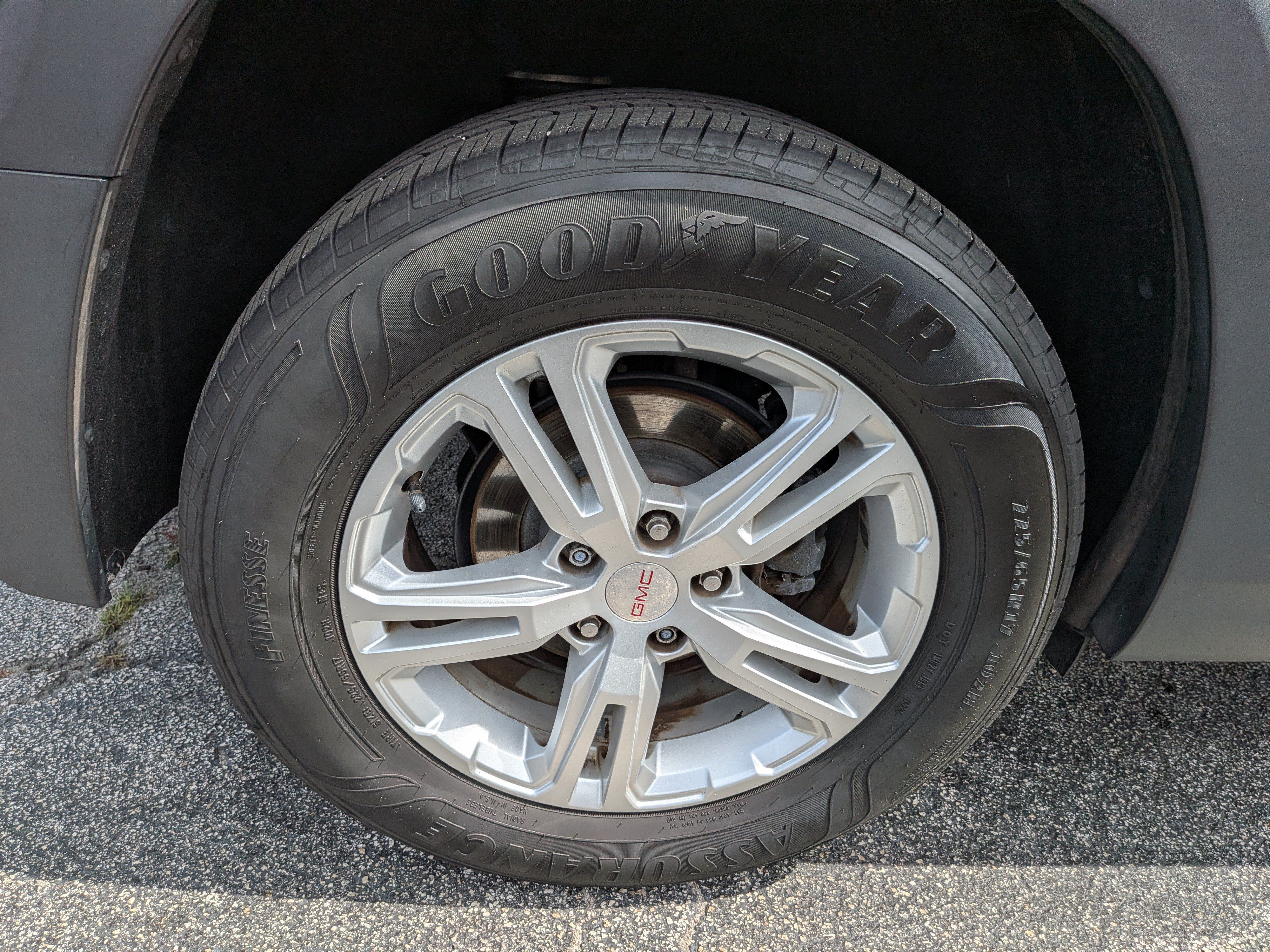 Certified 2020 GMC Terrain SLE w/ LPO, Floor Liner Package AWD/4WD image 12