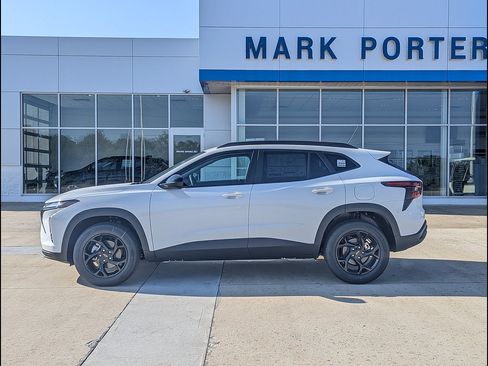 New 2026 Chevrolet Trax LT w/ Driver Confidence Package FWD image 9