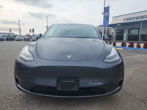 Used 2021 Tesla Model Y Long Range image 8
