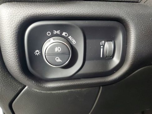 Used 2024 RAM 2500 Big Horn w/ Sport Appearance Package image 11