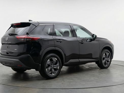 Used 2025 Nissan Rogue SV image 9