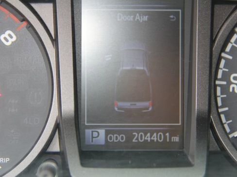 Used 2018 Toyota Tacoma TRD Off-Road w/ Technology Package image 26