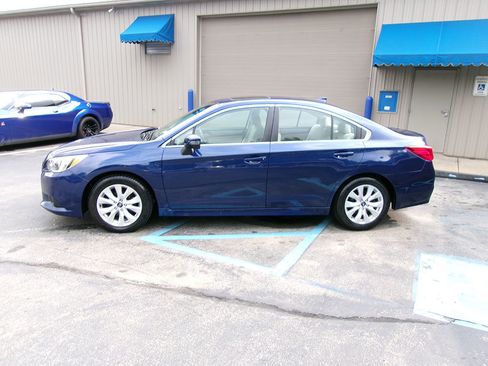 Used 2017 Subaru Legacy 2.5i Premium image 3