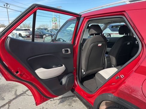 Used 2022 Hyundai Venue SEL w/ Cargo Package image 28