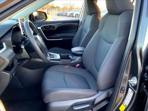 Used 2023 Toyota RAV4 LE image 7