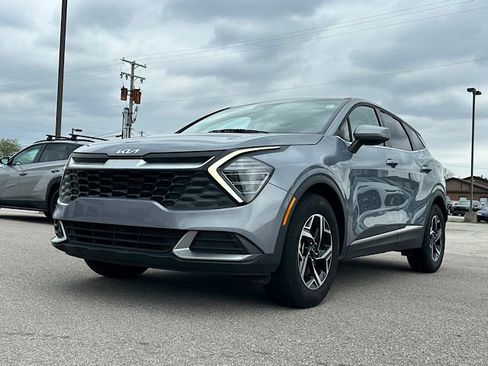 Used 2025 Kia Sportage LX image 1