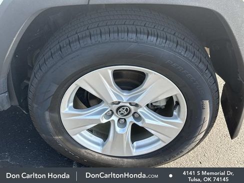 Used 2020 Toyota RAV4 XLE w/ Convenience Package FWD image 28