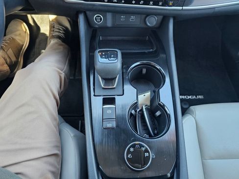 Used 2023 Nissan Rogue SV w/ SV Premium B Package image 27