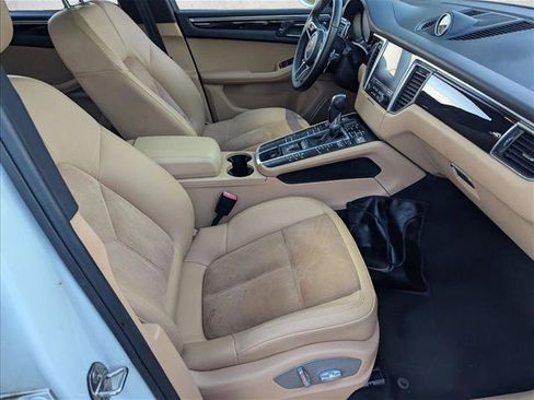 Used 2018 Porsche Macan image 21