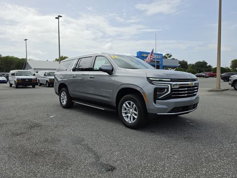 New 2026 Chevrolet Suburban LT w/ Comfort Package AWD/4WD image 1