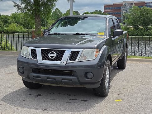 Used 2015 Nissan Frontier SV AWD/4WD image 2