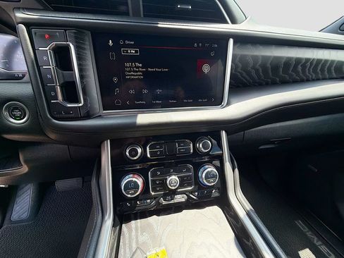 Used 2023 GMC Yukon Denali AWD/4WD image 31