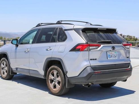 Used 2022 Toyota RAV4 XLE FWD image 5