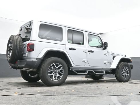Used 2024 Jeep Wrangler Sahara image 43