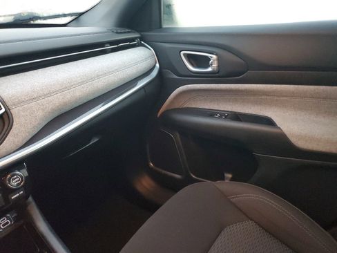 Certified 2024 Jeep Compass Sport image 25