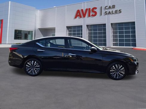 Used 2025 Nissan Altima 2.5 SV FWD image 5