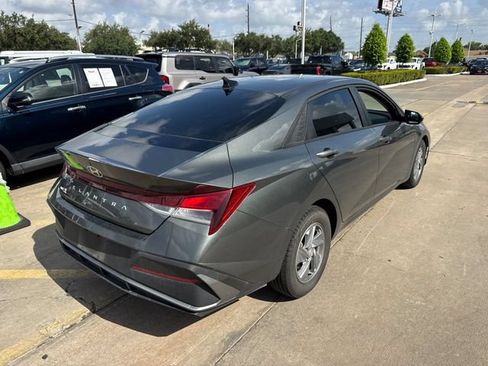 Used 2024 Hyundai Elantra SE FWD image 5