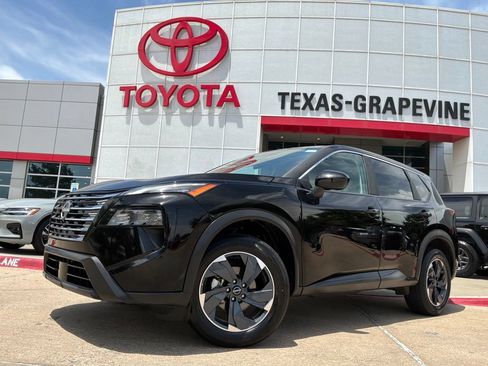 Used 2025 Nissan Rogue SV FWD image 2