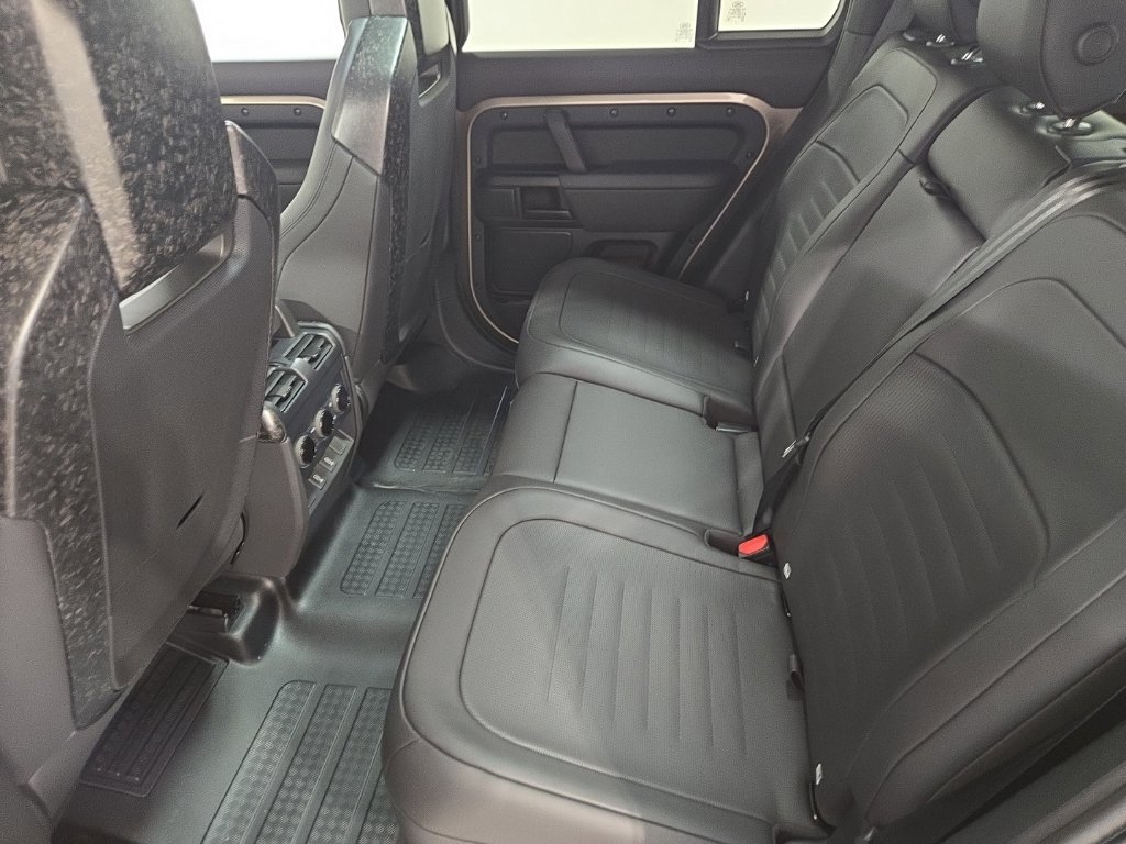 New 2026 Land Rover Defender 110 OCTA AWD/4WD image 25