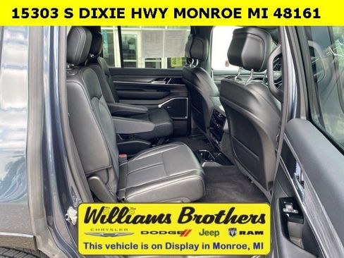 Used 2024 Jeep Wagoneer Series II w/ Flexible Seating Group image 22