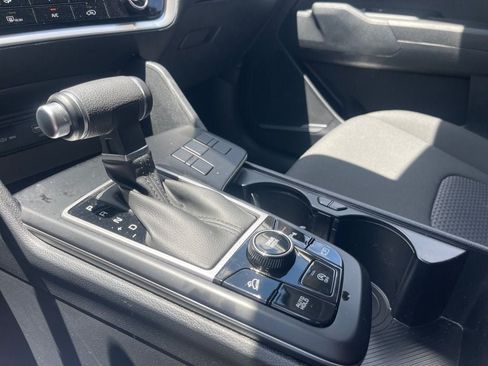 Used 2025 Kia Sportage LX FWD image 19