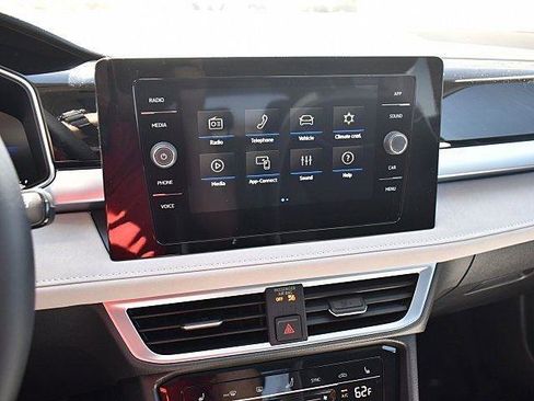 New 2025 Volkswagen Taos SE image 11