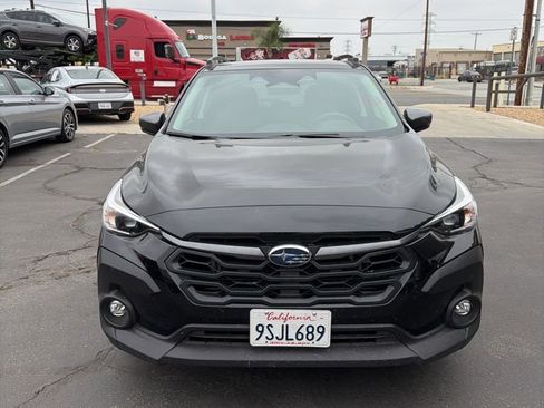Used 2025 Subaru Crosstrek 2.0i Premium image 3