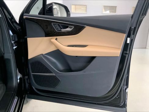 Used 2022 Audi Q7 Premium Plus image 25