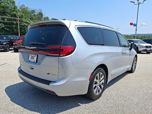 Used 2023 Chrysler Pacifica Pinnacle FWD image 25