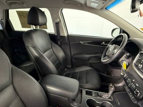 Used 2018 Kia Sorento FWD image 44
