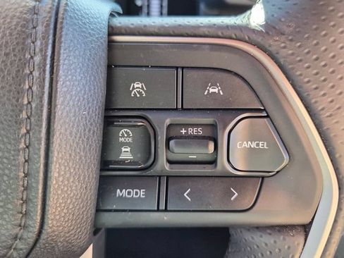 Used 2025 Toyota 4Runner SR5 AWD/4WD image 26