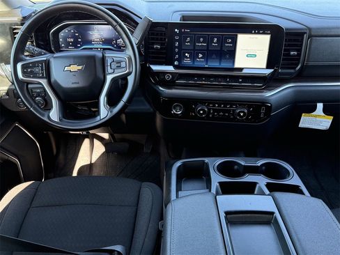 Used 2024 Chevrolet Silverado 1500 LT image 11