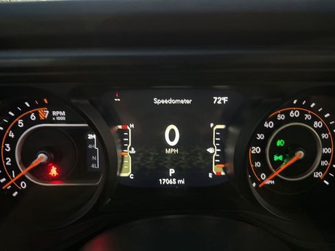 Used 2025 Jeep Gladiator Mojave w/ Convenience Group AWD/4WD image 15