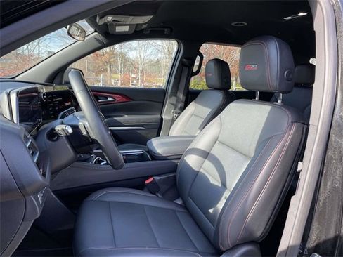 Used 2025 Chevrolet Traverse Z71 image 21